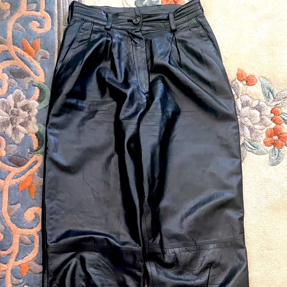 Vintage Giorgio Beverly Hills Black genuine leather lambskin pants.  Size 6-8